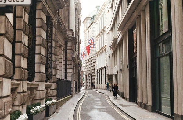 Can non-UK residents establish a limited liability partnership (LLP) in the UK, and what are the steps?