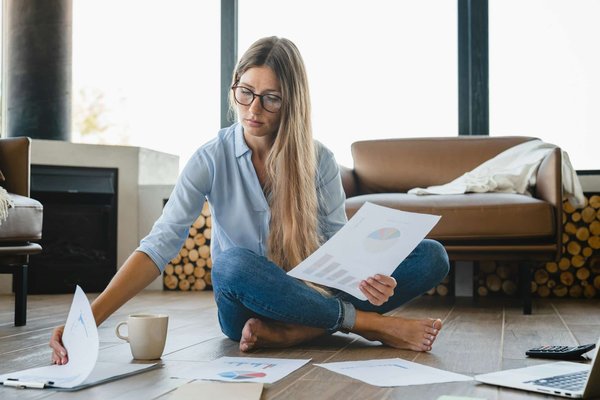 What's the best practice for documenting shareholder agreements in UK startups?